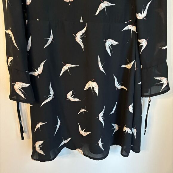 Dynamite Women’s Swallow Bird long tie sleeve scoop neck dress size medium EUC! - Picture 11 of 12